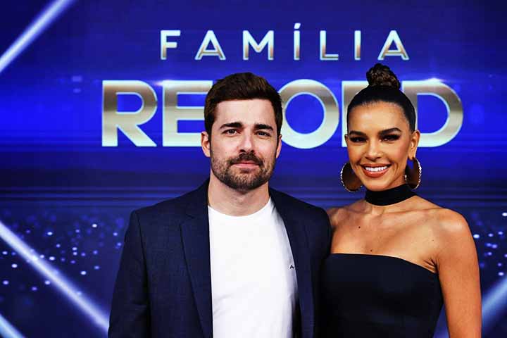 Ela também mantém uma carreira de cantora e já apresentou programas como o “Superbonita” e “Se Arrume Comigo”, ambos no GNT. 
