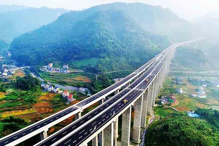 Hunan, China (Rodovia ) - Estrada da Montanha Tianmen 