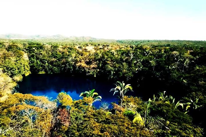 Lagoa azul de Niquelândia