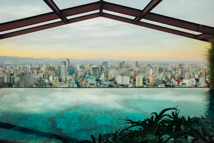 A cobertura, projetada pelo renomado arquiteto francês Jean Nouvel, tem três andares e mais de 1.100 metros quadrados.-Divulgação/Matthieu Salvaing
