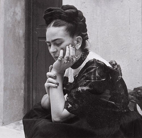 Nas últimas décadas, Frida Kahlo tornou-se um ícone pop e uma das mulheres mais conhecidas do mundo.

