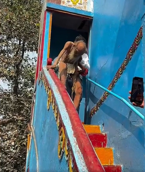 A imagem do homem, visivelmente debilitado, causou espanto em todo o mundo. 