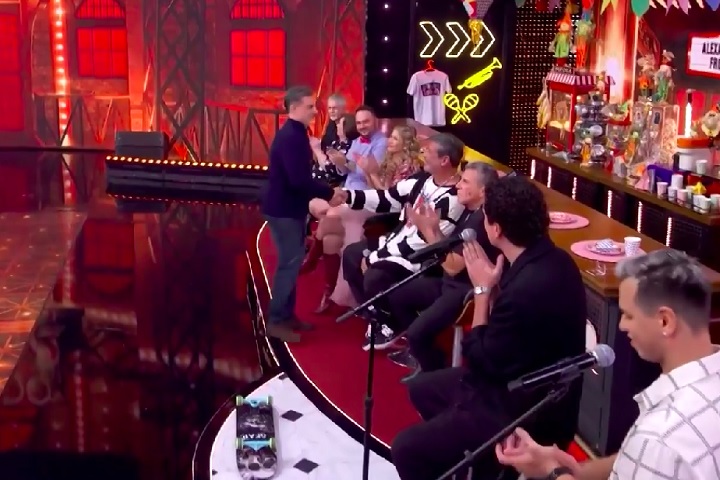 "[...] Eu queria deixar minha filha orgulhosa do pai. Pode parecer um pedido ousado, mas eu queria muito que você me ajudasse nessa missão", disse Frota a Huck.