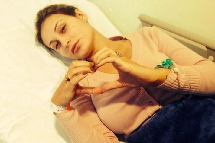 Andressa Urach no hospital em 2014