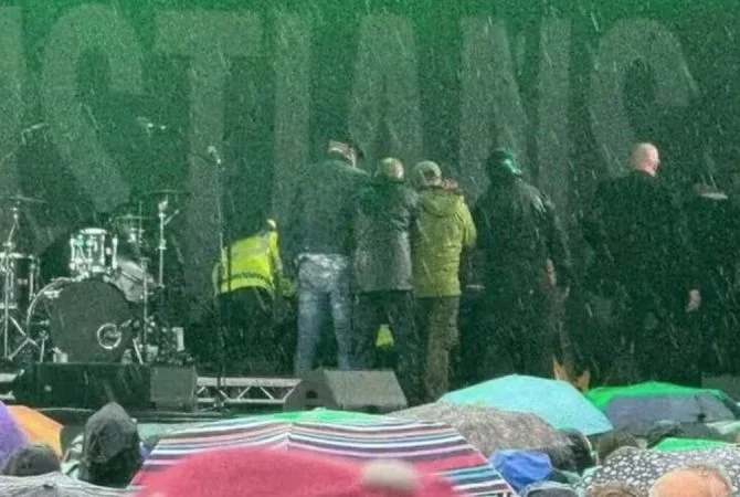 Músico tem enfarte em show na Inglaterra e fica em coma induzido