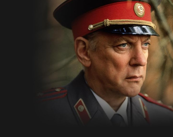 "Cidadão X" (1997) mostra o soviético Andrei Romanovich Chikatilo, conhecido como Açougueiro de Rostov.  Confessou o assassinato de 53 pessoas entre 1978 e 1990. Foi condenado à morte (com um tiro), em 1994, aos 57 anos. -Divulgação