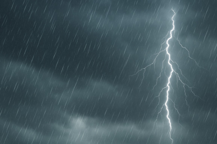 Temporal designa chuva forte e rápida, geralmente acompanhada de rajadas de vento, trovoadas e granizo. Dura pouco, mas causa transtornos.