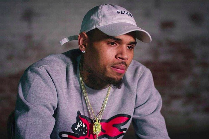 Chris Brown – É conhecido por suas habilidades de dança, frequentemente incorporando movimentos complexos e enérgicos em suas performances. 