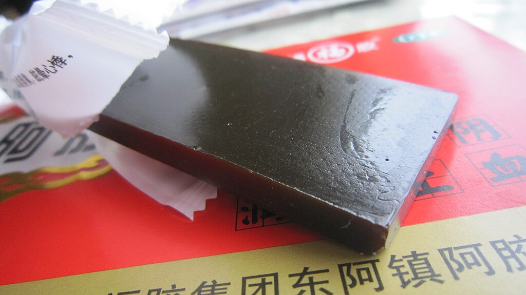 Os produtores de ejiao costumavam usar peles de jumentos provenientes da própria China. Mas o número de jumentos no país despencou em 2021. E o país buscou fontes externas. 
