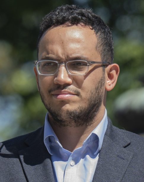 Além disso, o conselheiro municipal de Nova York, Shaun Abreu, propôs uma lei chamada "Flaco", que prevê o uso de anticoncepcionais para ratos em áreas críticas.