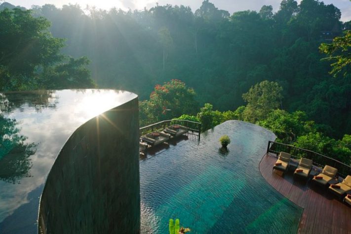 Piscina de borda infinita - Hanging Gardens of Bali