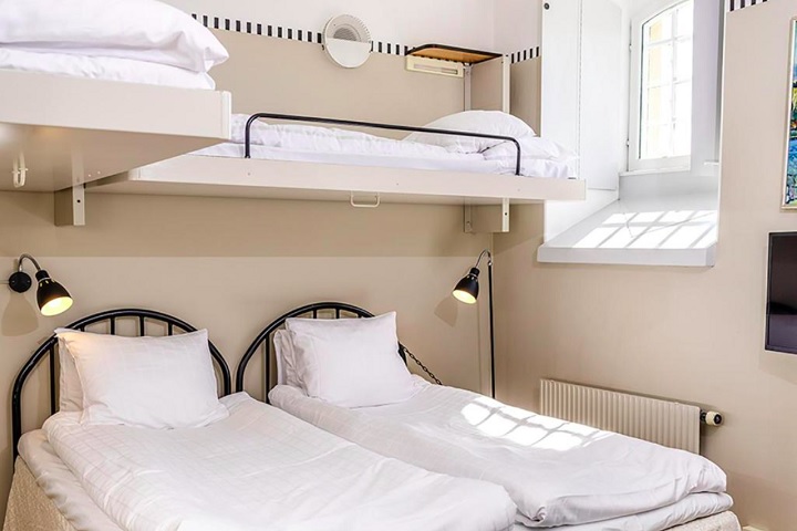 As experiÃªncias sÃ£o variadas e vÃ£o desde acomodaÃ§Ãµes simples, com camas de albergue e banheiros coletivos, atÃ© suÃ­tes premium com direito a spa e vista panorÃ¢mica.