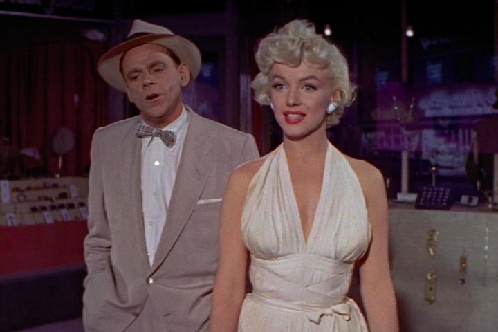 Essa não foi a primeira vez que uma peça de roupa da artista foi leiloado por um valor exorbitante. Em 2016, o vestido branco que ela usou em "O Pecado Mora ao Lado" (1955) foi vendido por US$ 4,6 milhões (cerca de R$ 26 milhões!).-Reprodução