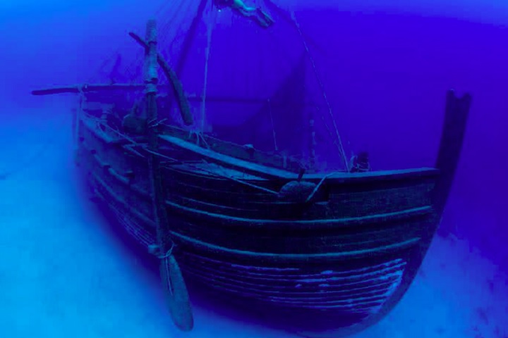 Um dos achados mais famosos Ã© o Navio de Uluburun, descoberto na costa da Turquia em 1982.
