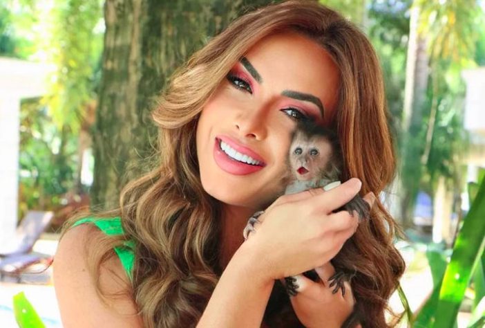 Nicole Bahls - macacos