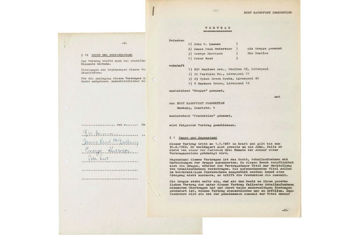 Ainda falando dos Beatles, o papel com o primeiro contrato assinado pela banda, em 1962, foi vendido em 2019 por 275 mil libras (cerca de R$ 2,1 milhões).-Divulgação