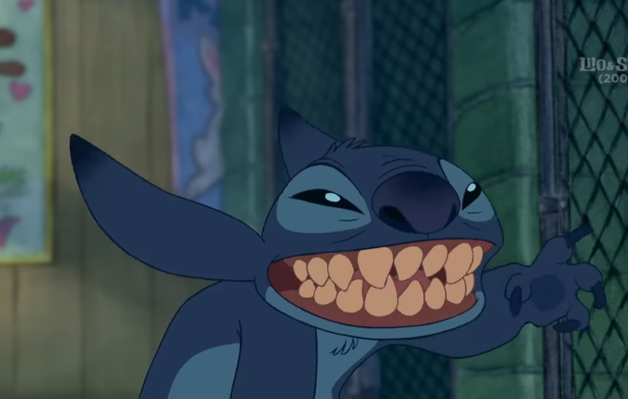 Stitch, originalmente chamado Experiência 626, é uma arma genética criada para destruição, mas aprende sobre afeto e família (“ohana”) ao conviver com Lilo. Sua transformação emocional é o centro da narrativa, mostrando como o amor e a convivência podem mudar até o ser mais caótico.