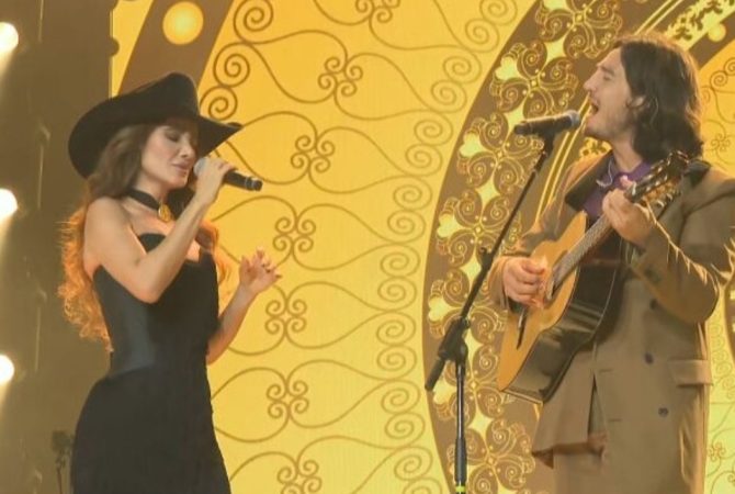 Paula Fernandes belíssima em premiação; para cantora, divórcio foi um ‘livramento’