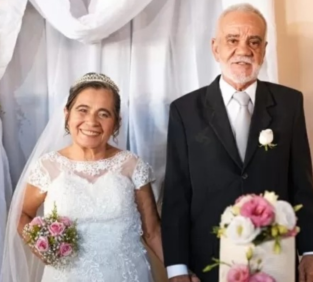 Eles se conheceram no Lar Torres de Melo, em Fortaleza, e a idade não foi obstáculo para a união. O lar tem 200 idosos. Ela chegou em 2021. Ele dois anos depois.  E um dia ela tomou coragem  para pedir um abraço. Era tudo que ele queria. -Reprodução Arquivo Pessoal 