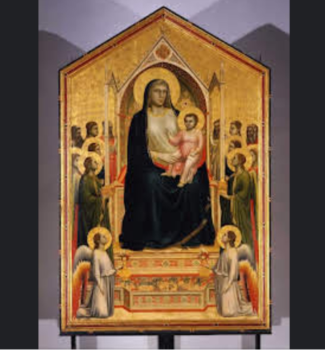 “Maestà di Ognissanti” de Giotto di Bondone, de cerca de 1310, no estilo gótico, representa a Virgem entronizada cercada de anjos e santos. A obra se destaca pela solidez das formas e nova concepção do espaço.-Domínio público 