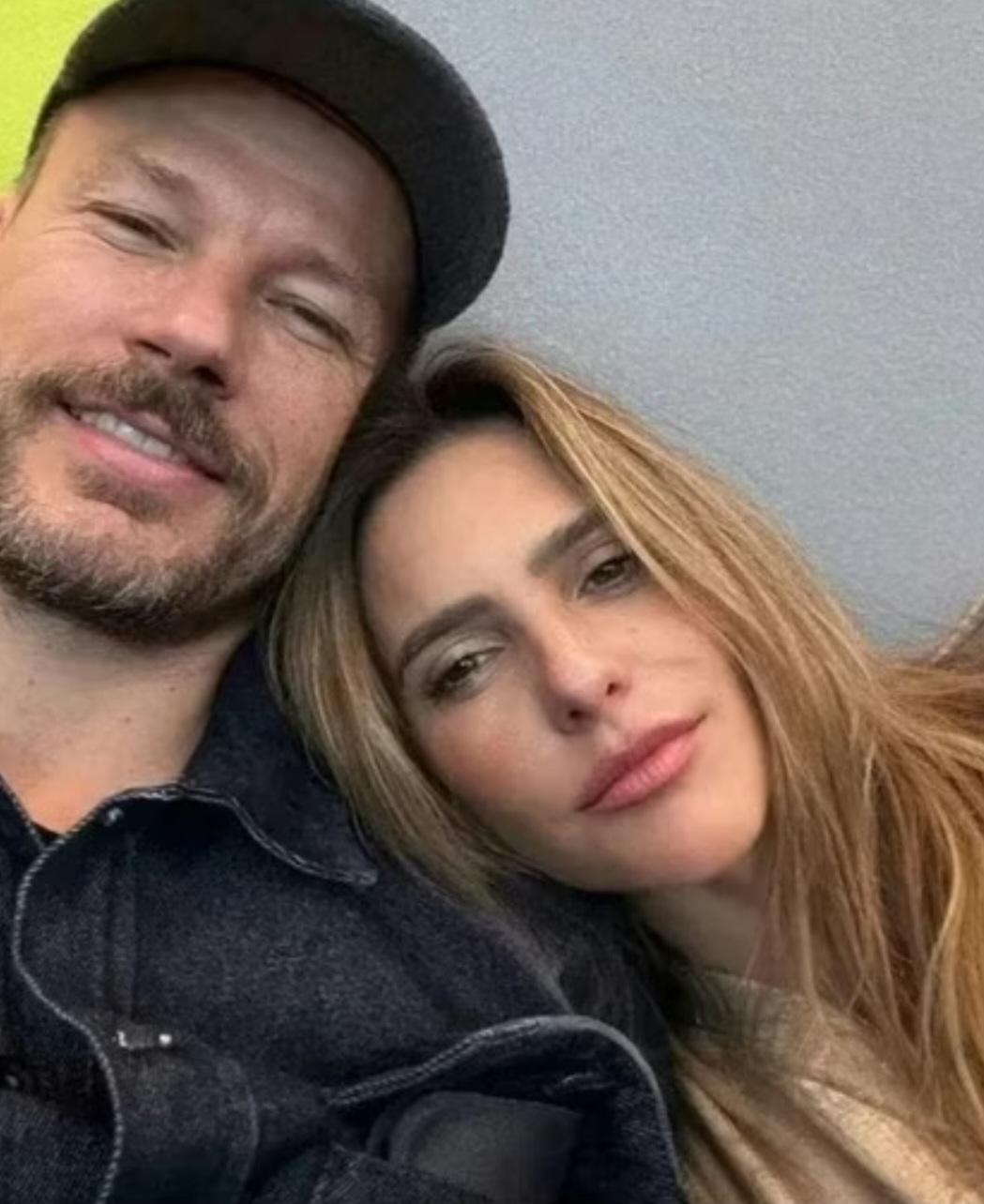 Ela disse numa entrevista que os casais que estão juntos já muito tempo- como é o caso dela com Hilbert - têm dificuldades para os momentos a sós e por isso marcar horário é uma saída. "Por que não?", ela questionou.