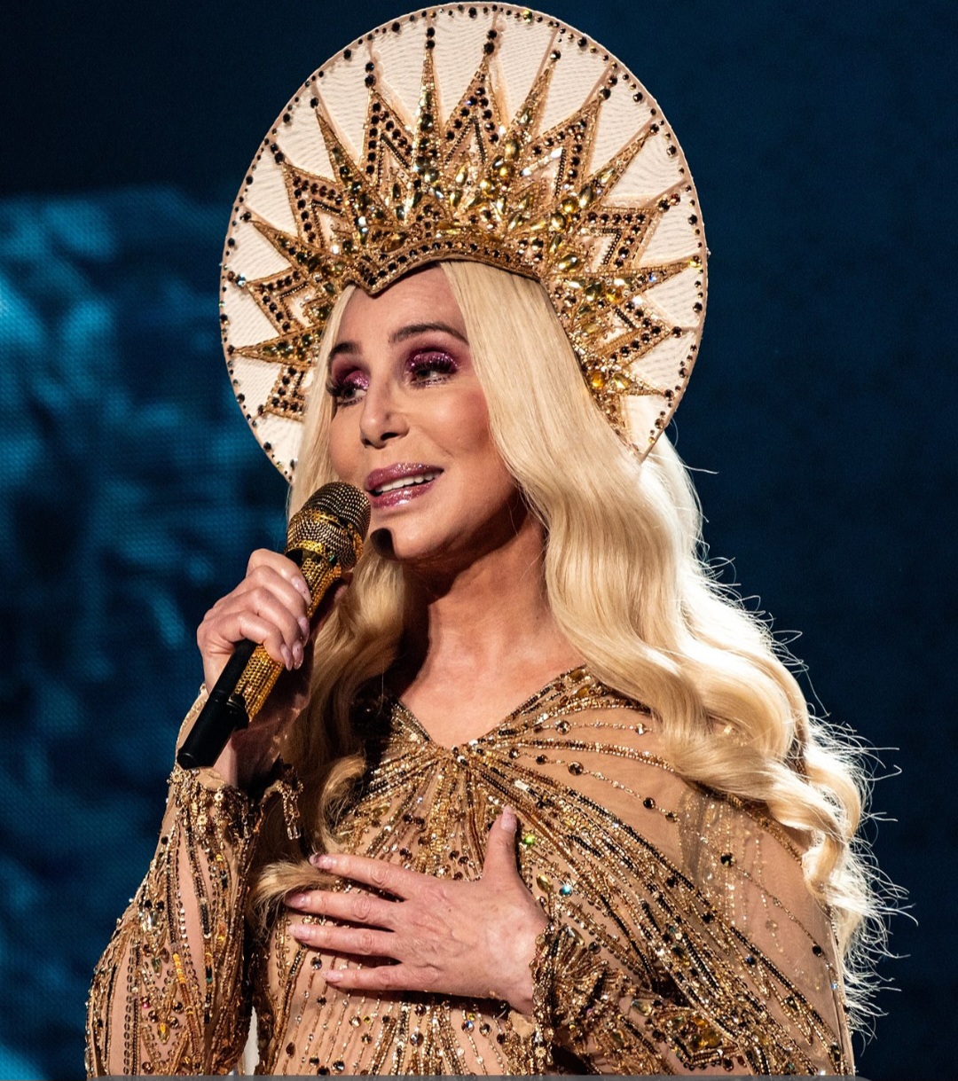 Cher â?? Uma das figuras mais icÃŽnicas do entretenimento, a cantora estreou no cinema com â??A Ã?ltima Ceiaâ? (1969), mas foi nos anos 80 que conquistou a crÃ­tica ao ganhar o Oscar de Melhor Atriz por sua atuaÃ§Ã£o em â??FeitiÃ§o da Luaâ? (1987).