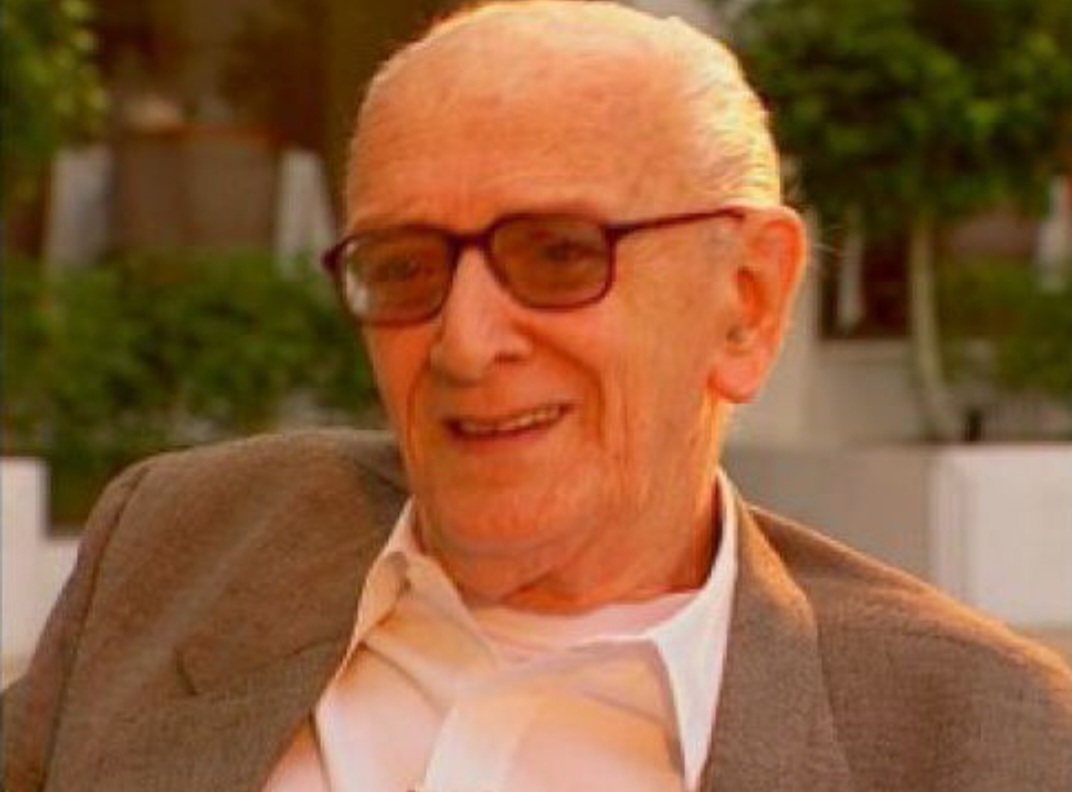 Entre 1963 e 2001, fez dezenas de novelas. A último foi "O Clone", em que viveu o Doutor Molina. Mário era fumante e morreu em 30/5/2002, aos 90 anos, de enfisema pulmonar.