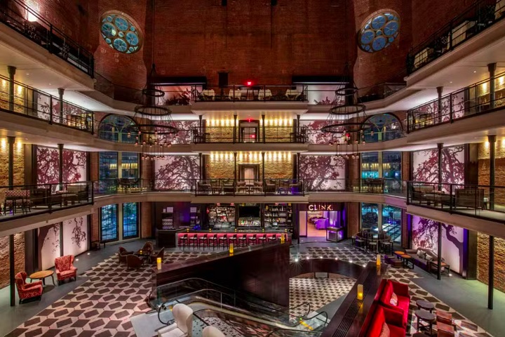 Hoje o espaço integra a rede Marriott e funciona como um hotel de luxo. O local mantém elementos da arquitetura original, como muros de tijolos e celas, que agora compõem espaços como o restaurante 