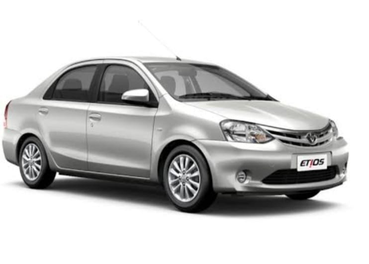 Toyota Etios Sedan 2014 – Oferece amplo espaço interno e confiabilidade.  Com motor 1.5, é uma opção prática para famílias que buscam um sedã acessível.  O preço médio é de R$ 45.000.  
