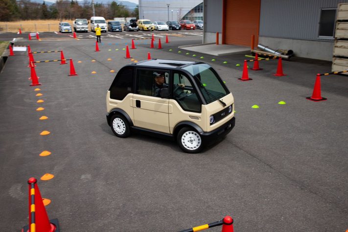 Mibot - Startup do Japão lança carro elétrico minúsculo para superar Toyota
