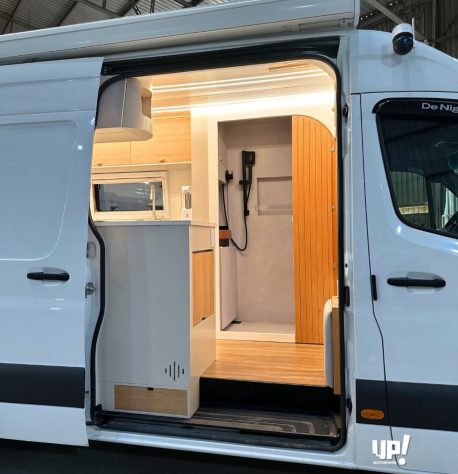 Casal de brasileiros cria empresa de motorhomes de luxo no Brasil