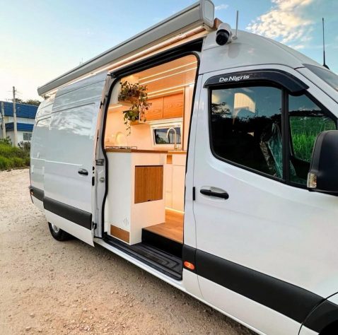 Casal de brasileiros cria empresa de motorhomes de luxo no Brasil
