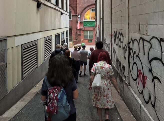 Chamado de "Garbage and Rats" ("Lixo e Ratos", em português) a caminhada inclui áreas menos glamourosas da cidade, como o sul de Manhattan.