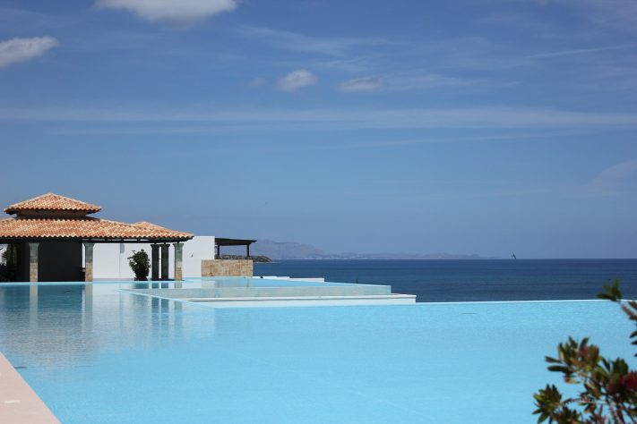 Piscina de borda infinita