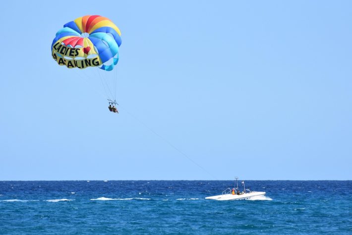 Parasailing/parascending - esporte aquático