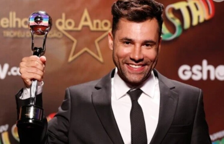 O humorista foi premiado três vezes no “Melhores do Ano”, do programa Domingão, da Globo, na categoria Comédia, em 2011, 2012 e 2015. 

