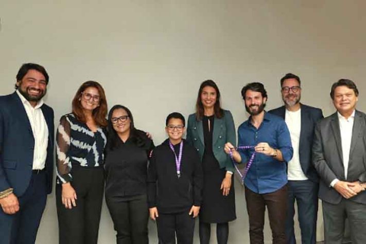 Cordão de fita de identificação para pessoas com doenças raras