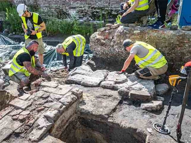 Lápide de cavaleiro medieval é descoberta em Gdansk, na Polônia - Divulgação