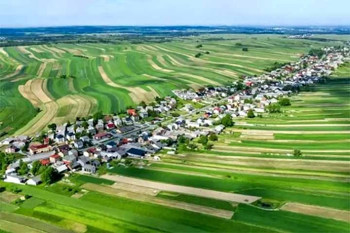 Vila Sułoszowa, Polônia - Reprodução do Youtube Canal Agro é Bruto
