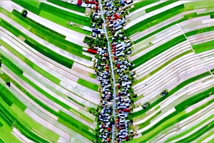 Segundo a moradora e vereadora Katarzyna Bieda, o formato curioso agora é motivo de orgulho e atrai turistas de várias partes do mundo.