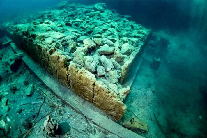 Aenaria, Cidade submersa da Itália