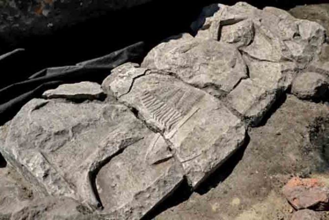 Lápide de cavaleiro medieval nobre é encontrada na Polônia