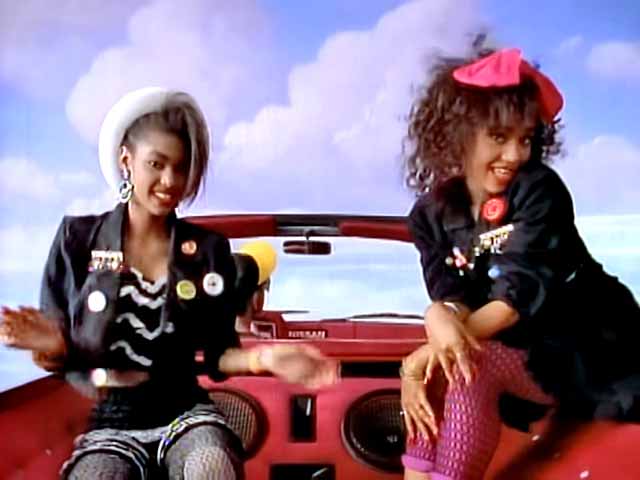 Em vez de focar em mensagens sociais ou batalhas líricas, como o rap da costa leste estadunidense, o Miami Bass buscava entretenimento e energia dançante. 
