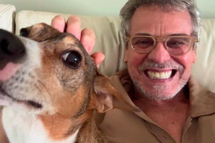 Carlinhos explicou ainda que usou a cadeira de rodas e a muleta para se "poupar" e agradeceu aos fãs pelas mensagens de carinho:
