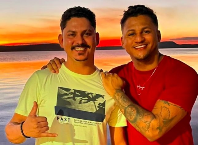 Dupla sertaneja Felipe e Matheus viralizou em 2024 ao fazer show sem plateia