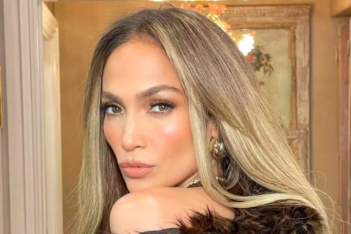 "J Lo, casa comigo?", dizia o cartaz. Ela foi direta: "Eu acho que chega disso. Eu já tentei isso algumas vezes".-Reprodução/Instagram