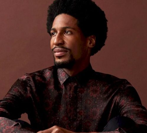 Vencedor de sete Grammys e um Oscar, Jon Batiste anuncia novo álbum