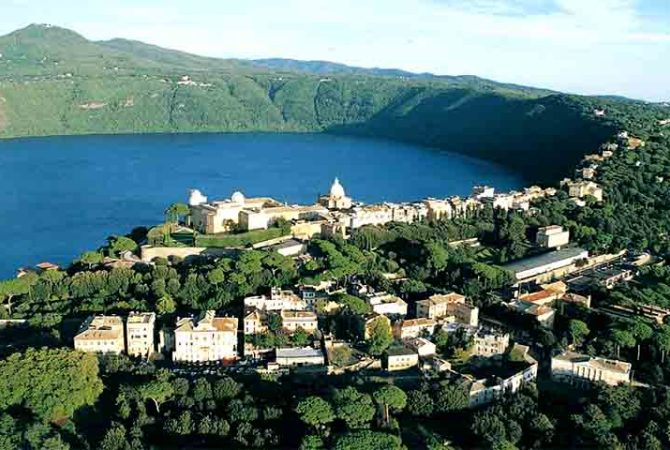 Castel Gandolfo volta a ser refúgio papal após 12 anos com Leão XIV