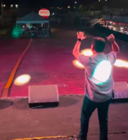 Dupla sertaneja Felipe e Matheus viralizou em 2024 ao fazer show sem plateia