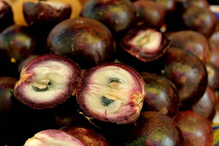 Foi disseminada pelo mundo no último século e ganhou fama por seu sabor, porém pode ser considerado um item raro por causa da dificuldade de sua produção. Segundo a lenda da época, chegou a ser conhecida como “rainha das frutas” de tanto que agradou a Rainha Vitória, da Inglaterra. 
